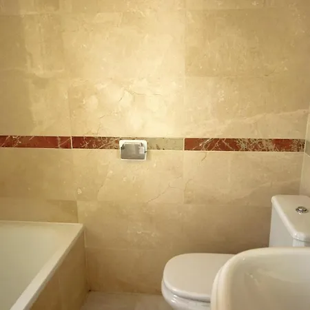 Three-bedroom In Casares Costa Appartement *